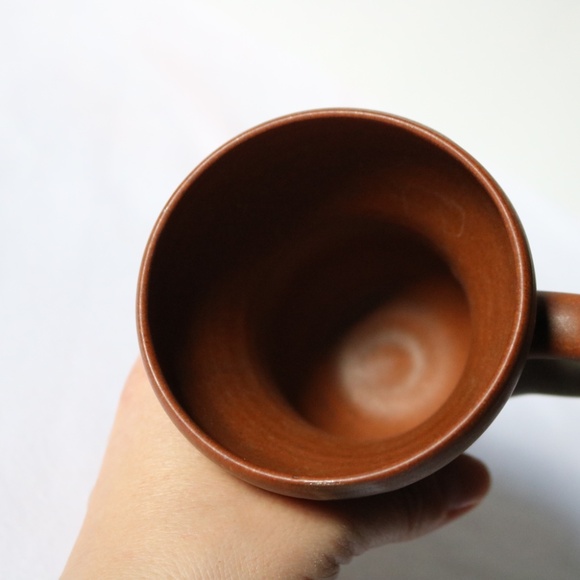 Set of 2 Handmade Pottery Earthenware Coffee Tea Mugs Signed by Artist Brown - Picture 7 of 10